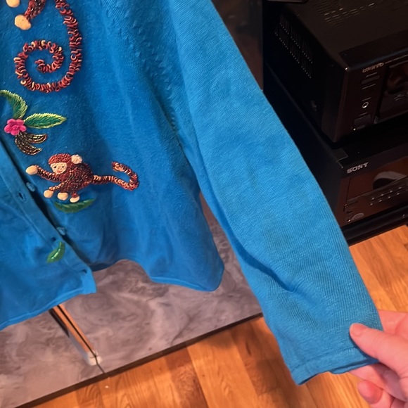 Michael Simon turquoise Large cardigan w/ beaded monkeys - Excellent condition - Picture 6 of 8